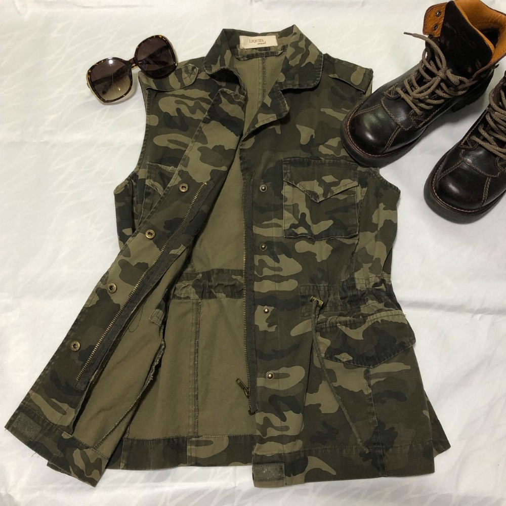 Liquid Casual camo vest